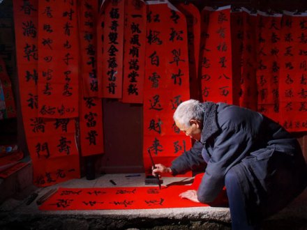 What You Should Know About Chinese New Year-Sticking New Year's Re